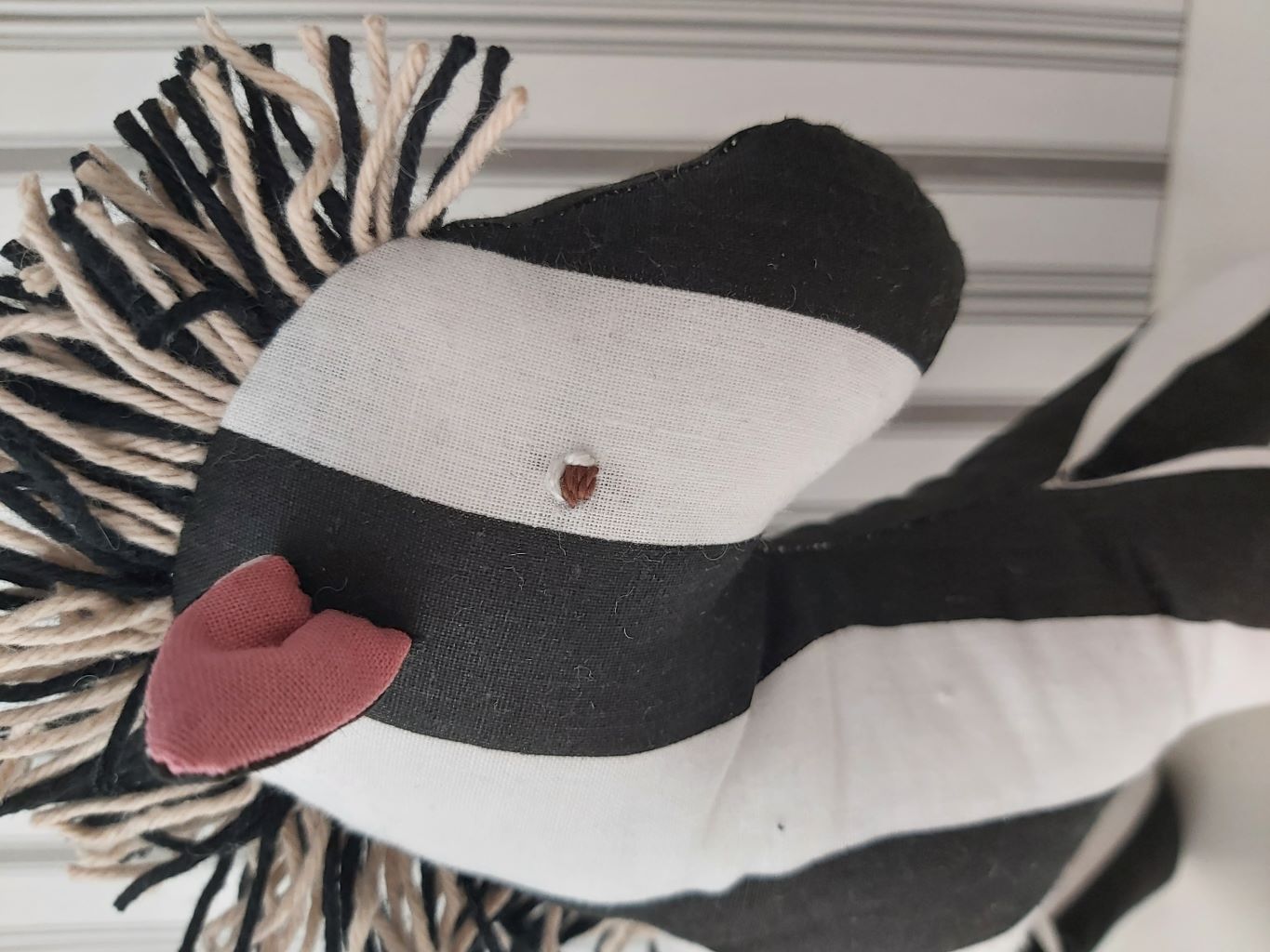 Egyedi, kézzel és géppel varrott játék zebra – Puha ölelni való barát
