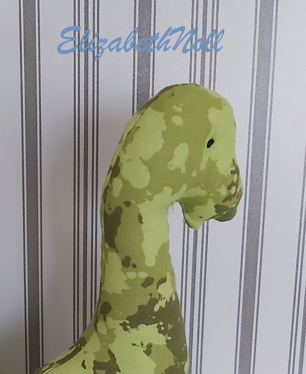 Kézzel készült ölelhető dínó – a legkedvesebb őskori barát!
