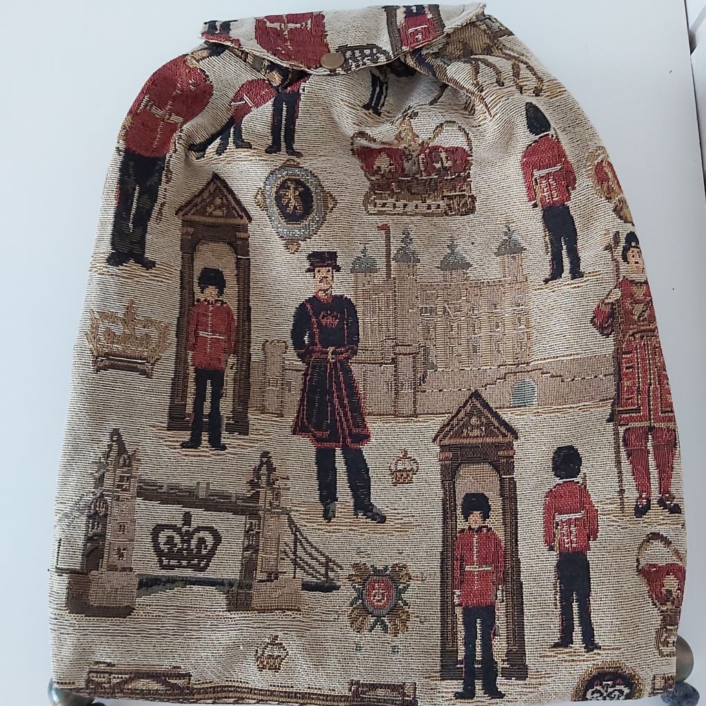 Gobelin hátizsák London-rajongóknak – Buckingham-palota őre és korona