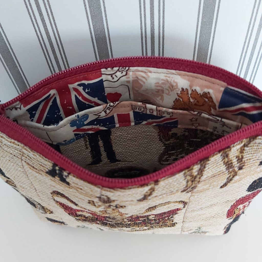 Gobelin hátizsák London-rajongóknak – Buckingham-palota őre és korona