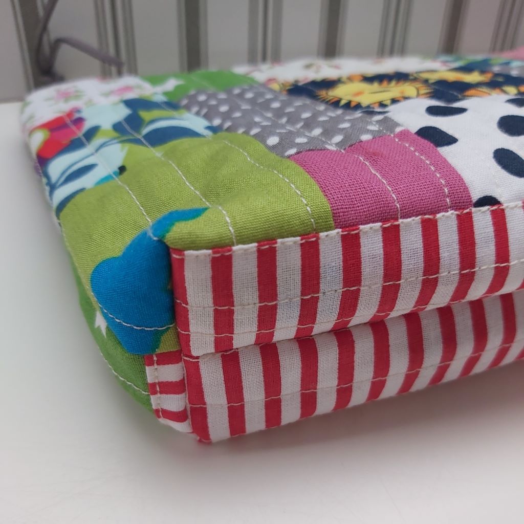 Napocskás patchwork tolltartó / neszesszer – egy kis vidámság minden napra! 