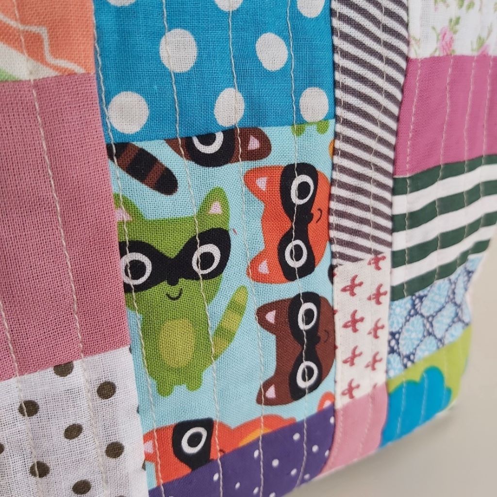 Vidám patchwork tolltartó / neszesszer – színes, egyedi darab