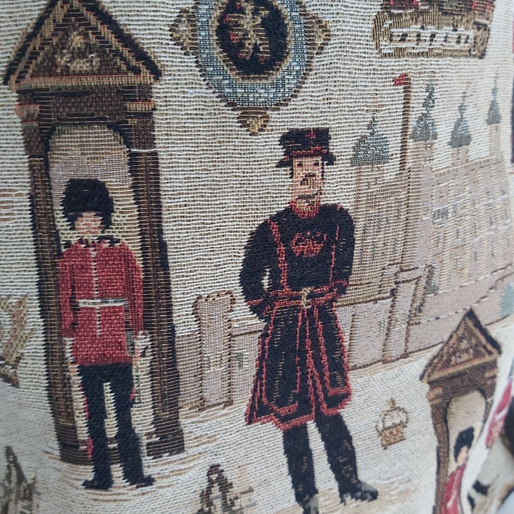 Gobelin hátizsák London-rajongóknak – Buckingham-palota őre és korona