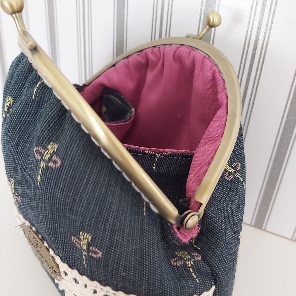 Szitakötős, csatos vintage neszesszer – elegáns, egyedi kézműves darab