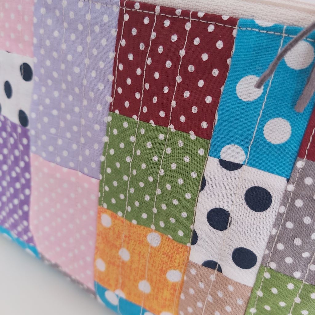 Csupa pötty patchwork tolltartó / neszesszer – vidám, színes, egyedi