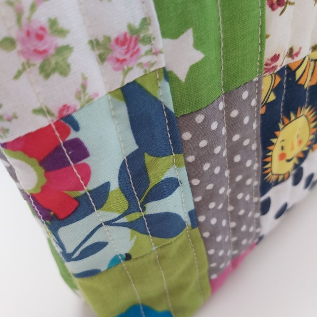 Napocskás patchwork tolltartó / neszesszer – egy kis vidámság minden napra! 