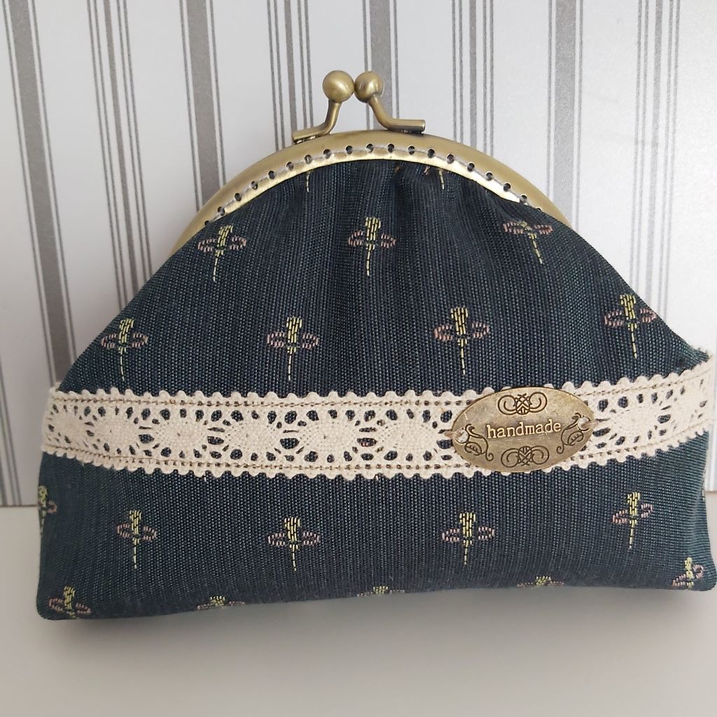 Szitakötős, csatos vintage neszesszer – elegáns, egyedi kézműves darab