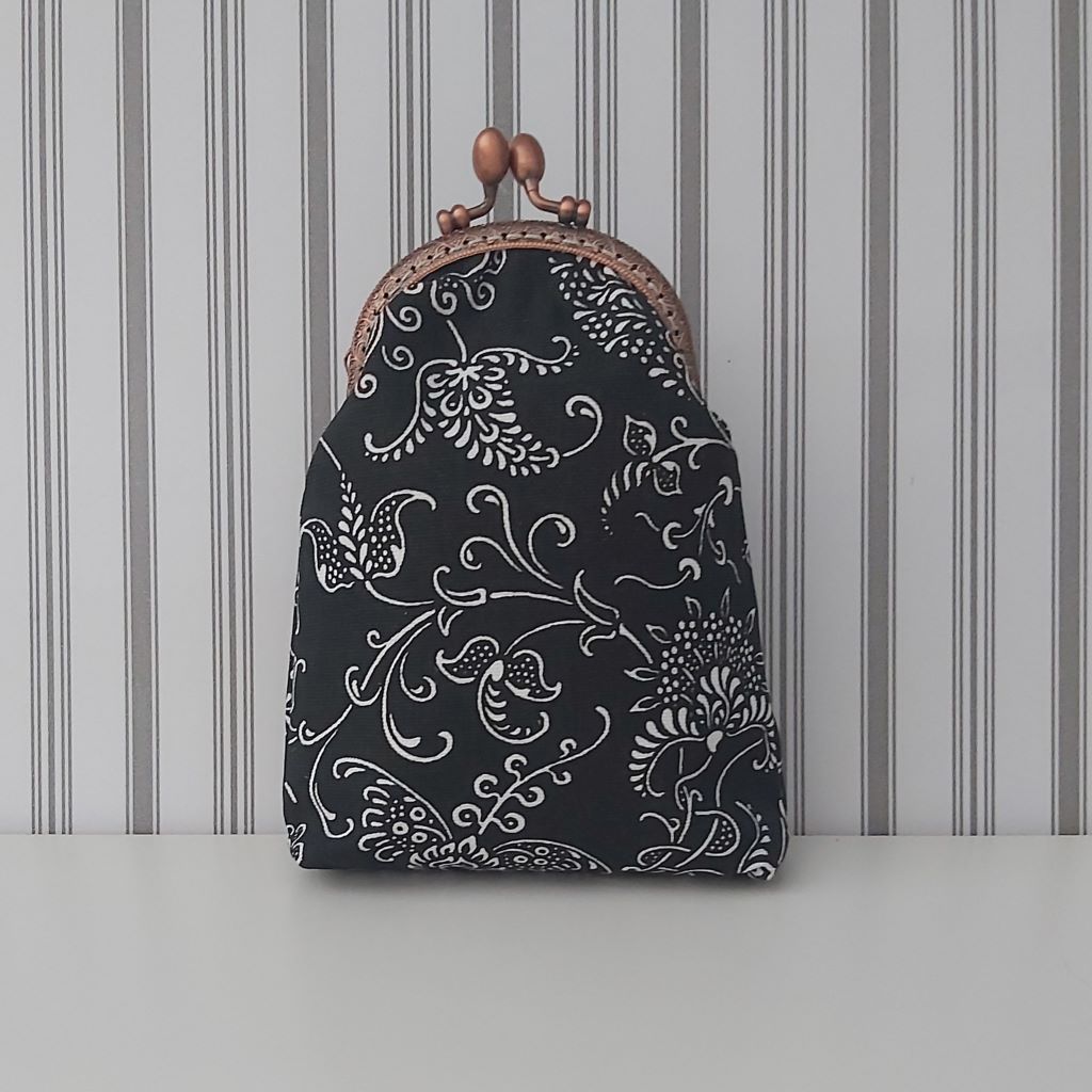 Tulipános neszesszer / piperetartó – romantikus, vintage hangulatban