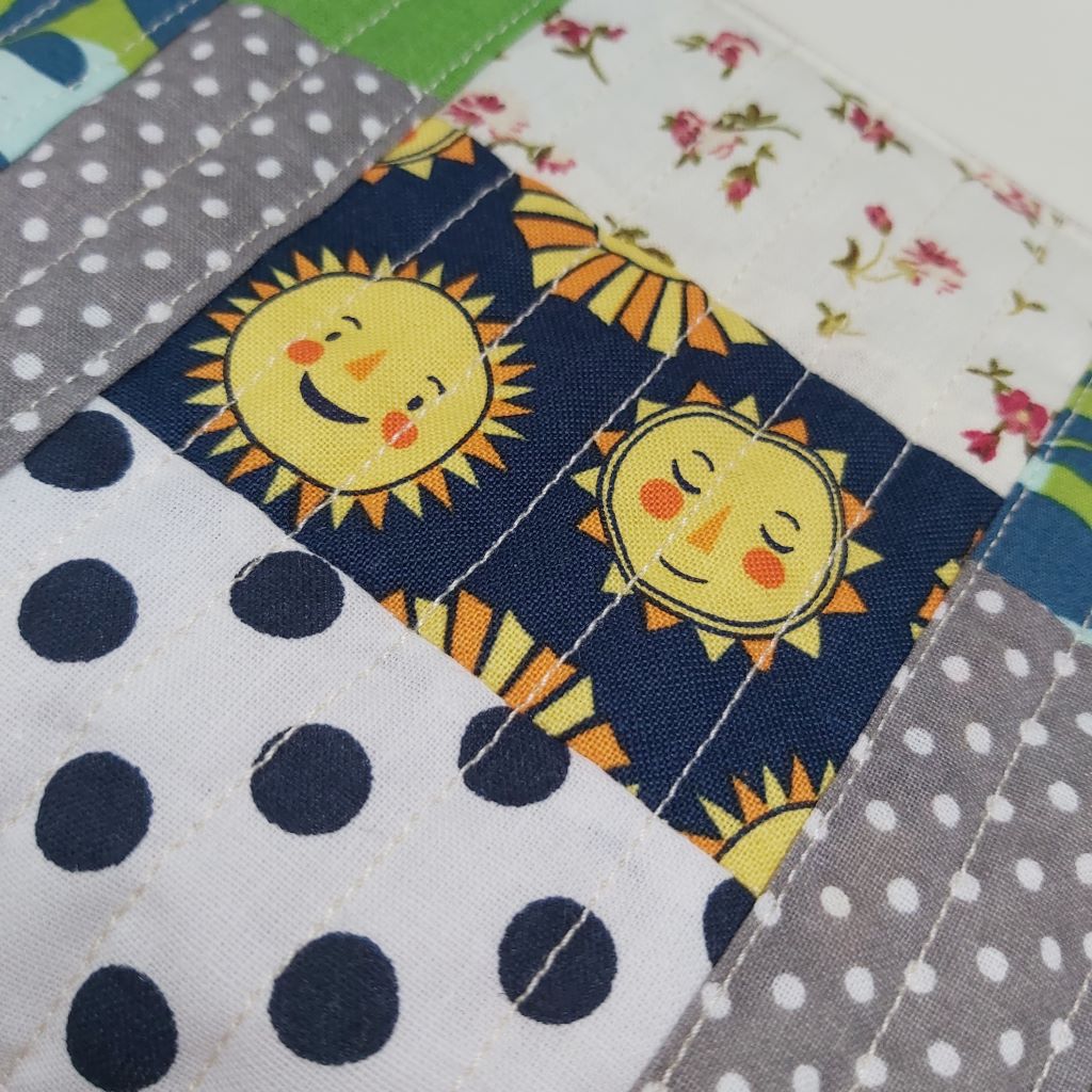 Napocskás patchwork tolltartó / neszesszer – egy kis vidámság minden napra! 
