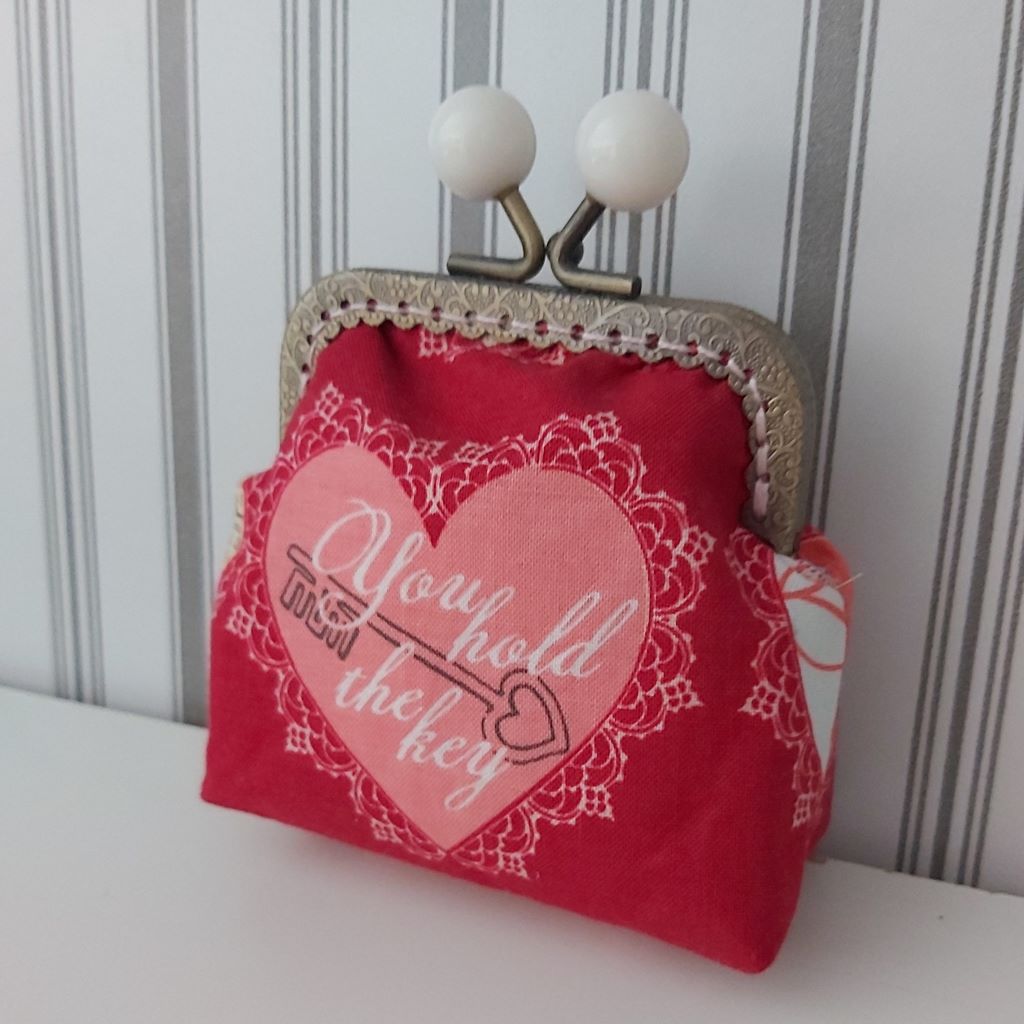 Szív mintás pénztárca – romantikus, egyedi kézműves darab